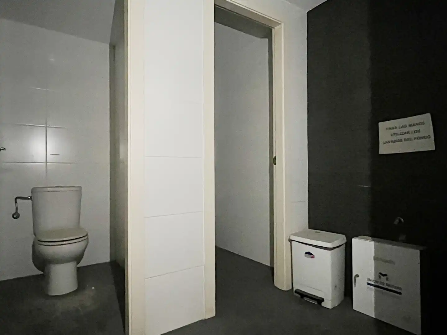 Baño de Oficina de alquiler en Valencia con Aire acondicionado, Calefacción y Trastero