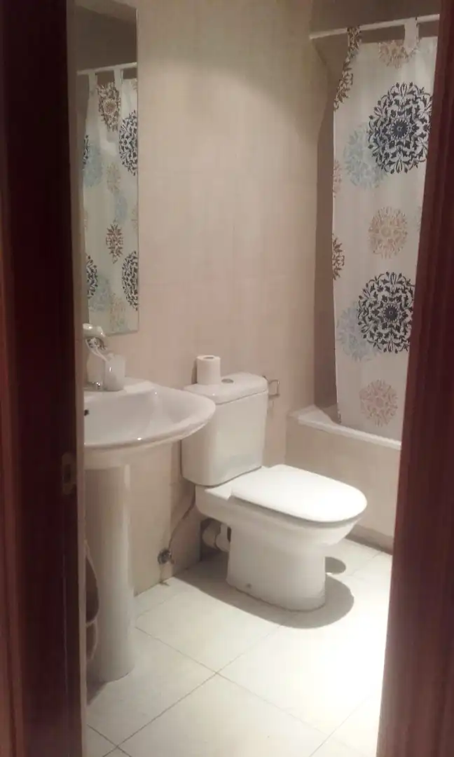Badezimmer von Wohnung zum Verkauf in Madrid mit Klimaanlage und Heizung