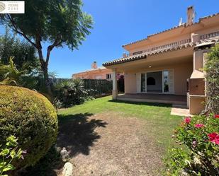 Jardí de Casa adosada de lloguer en Mijas amb Aire condicionat, Terrassa i Balcó