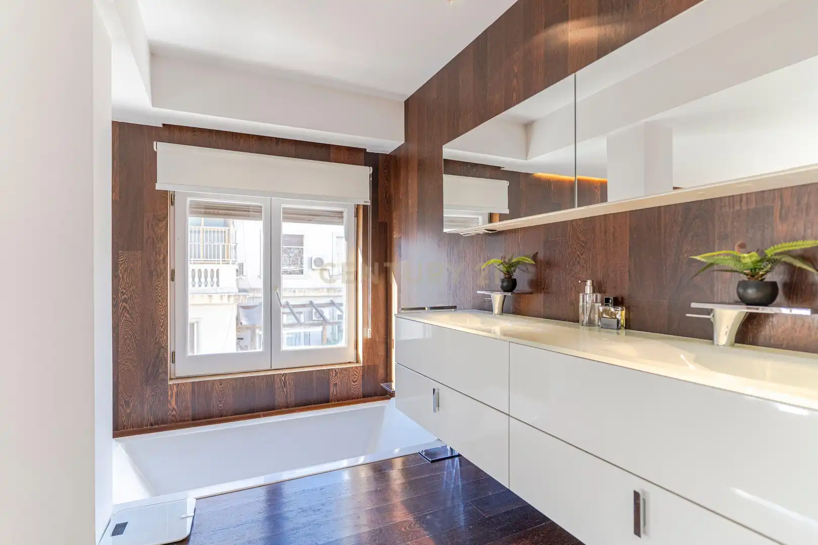 Baño de Apartamento en venta en Granada con Aire acondicionado, Horno y Microondas