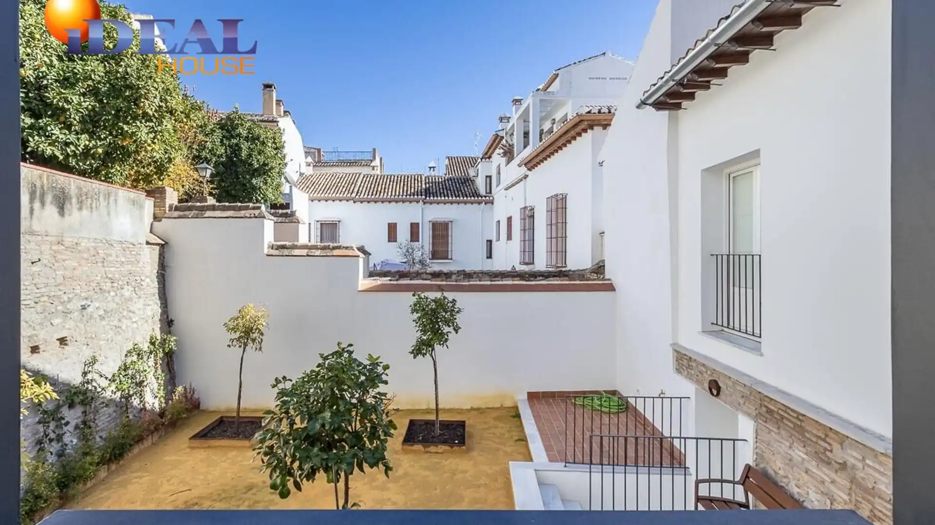 Exterior view of Flat for sale in  Granada Capital  with Air Conditioner