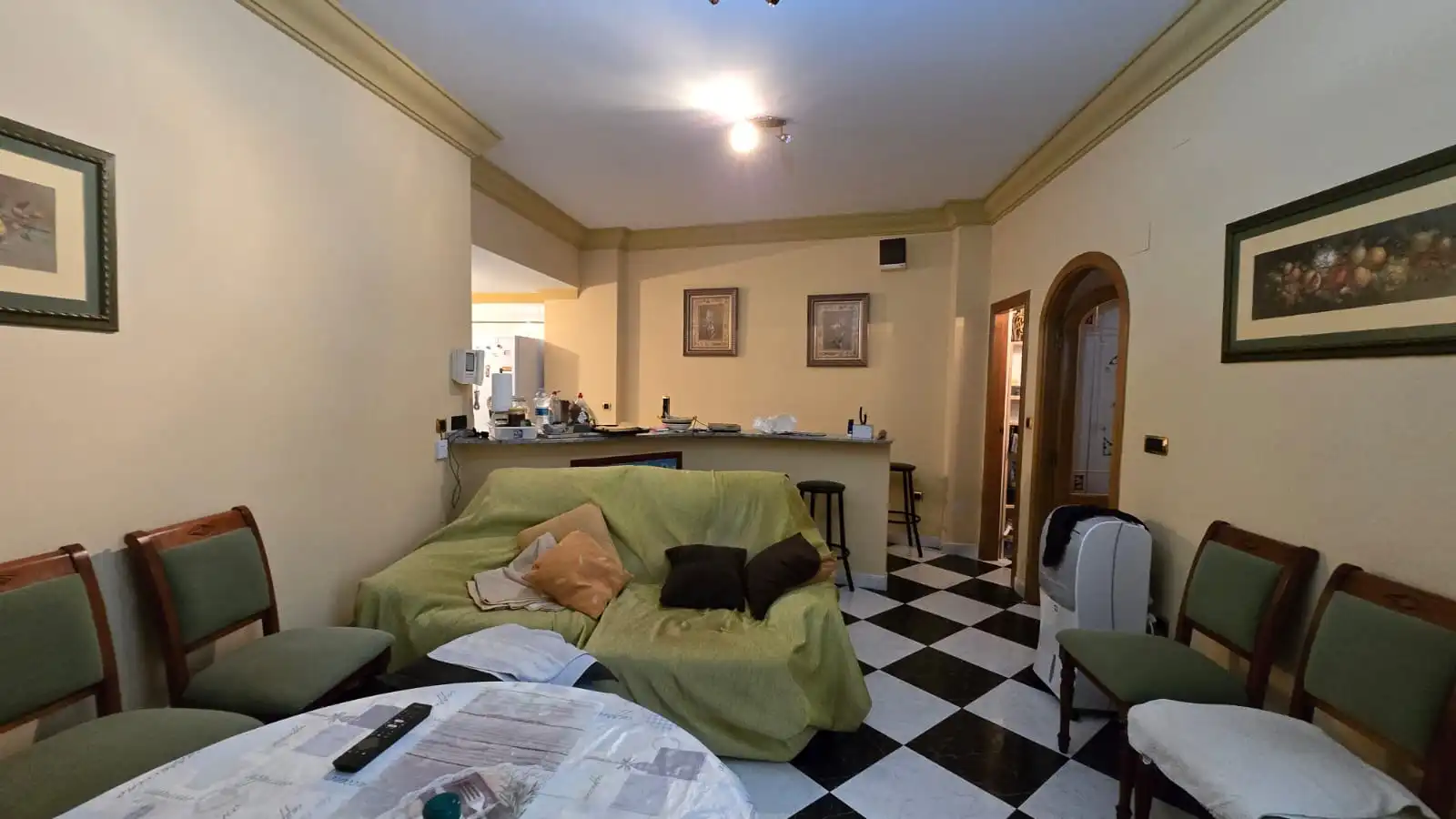 Sala d'estar de Casa adosada en venda en Oliva amb Terrassa i Moblat