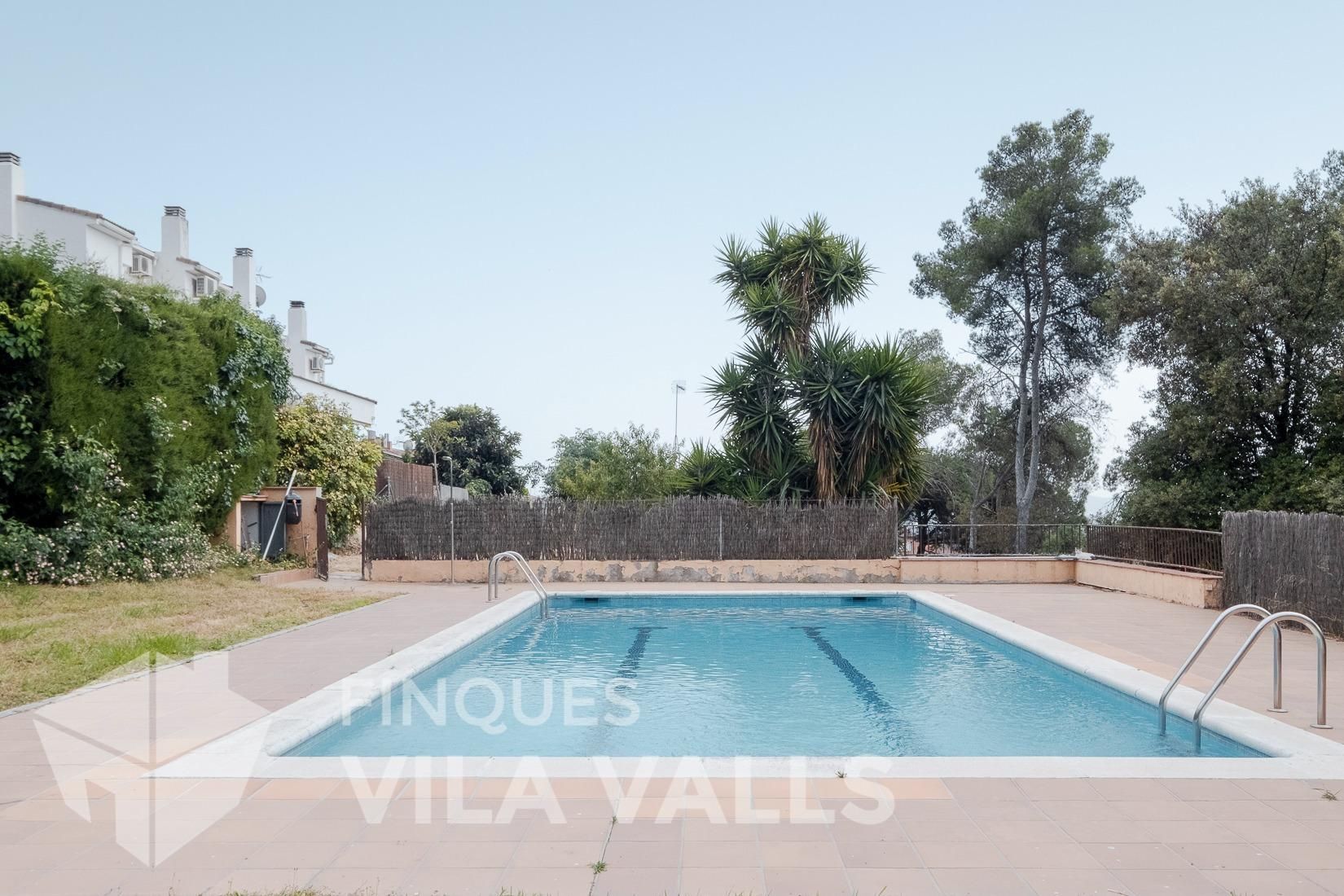 Piscina de Casa adosada en venda en Caldes de Montbui amb Aire condicionat, Calefacció i Jardí privat