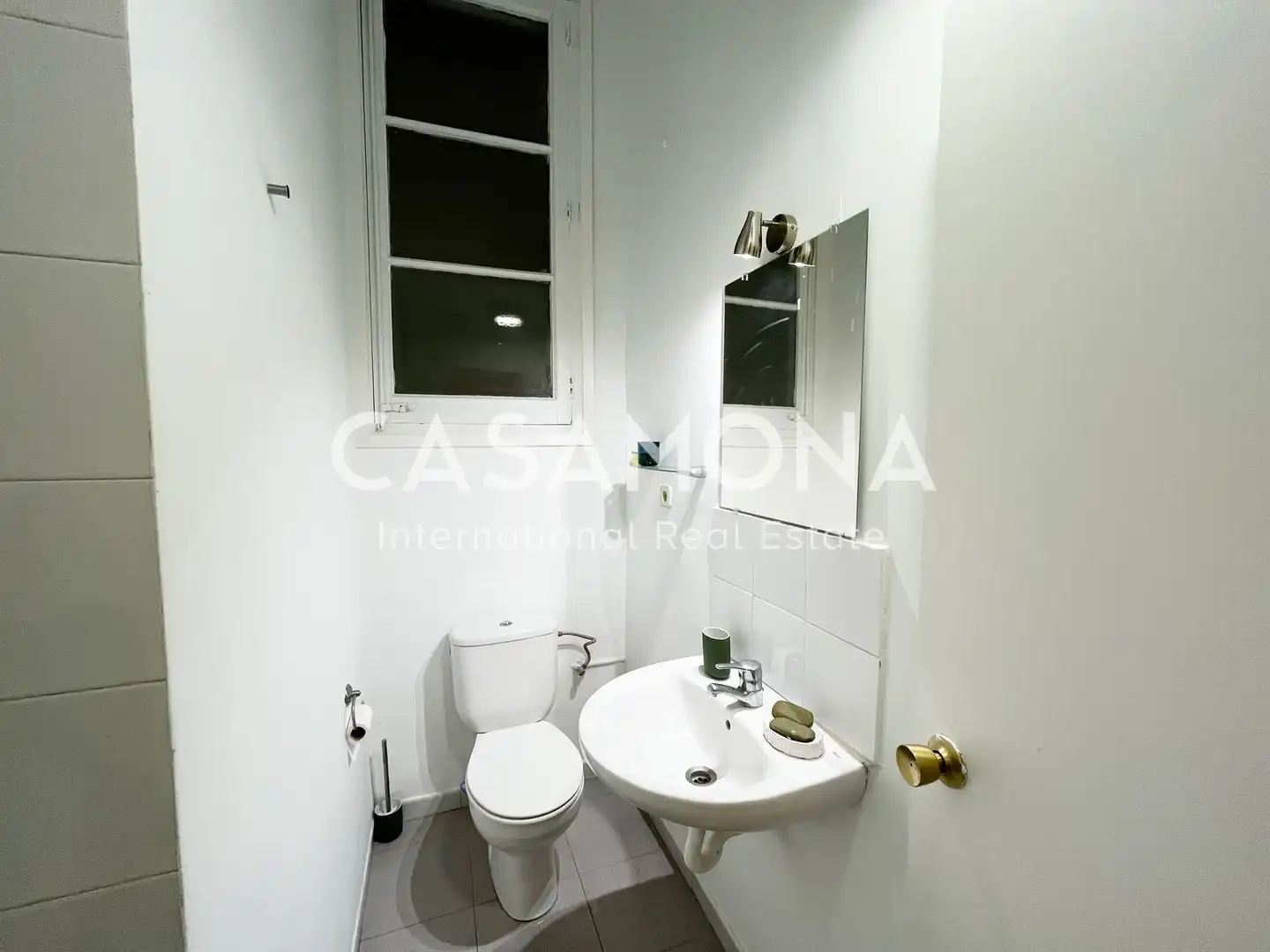Bathroom of Apartments for rent in Barcelona