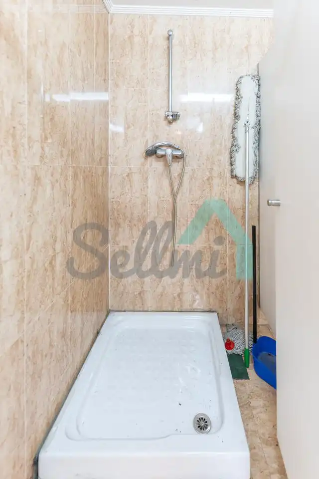 Baño de Piso en venta en Oviedo  con Parquet