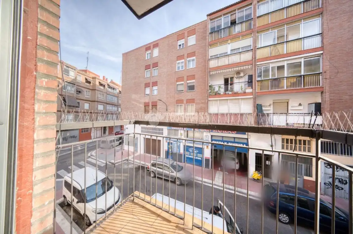 Vista exterior de Pis en venda en Delicias