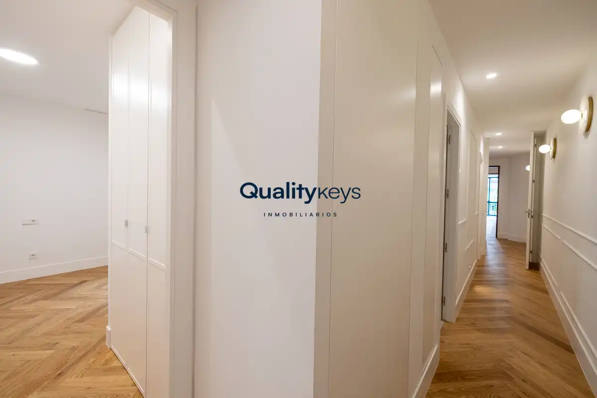 Flat for sale in Madrid  with Air Conditioner, Heating and Storage room