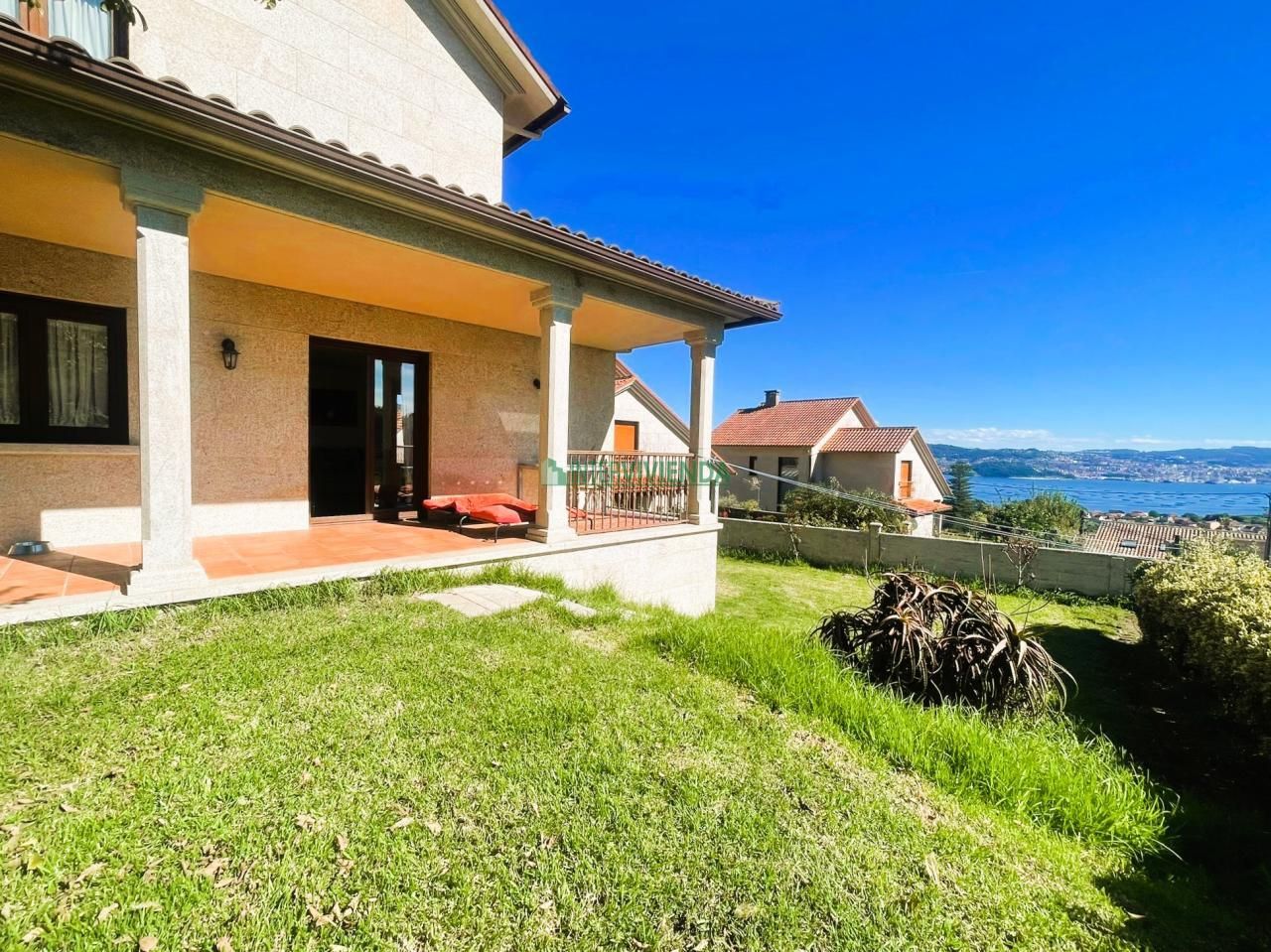 Vista exterior de Casa o xalet en venda en Moaña amb Calefacció, Jardí privat i Terrassa