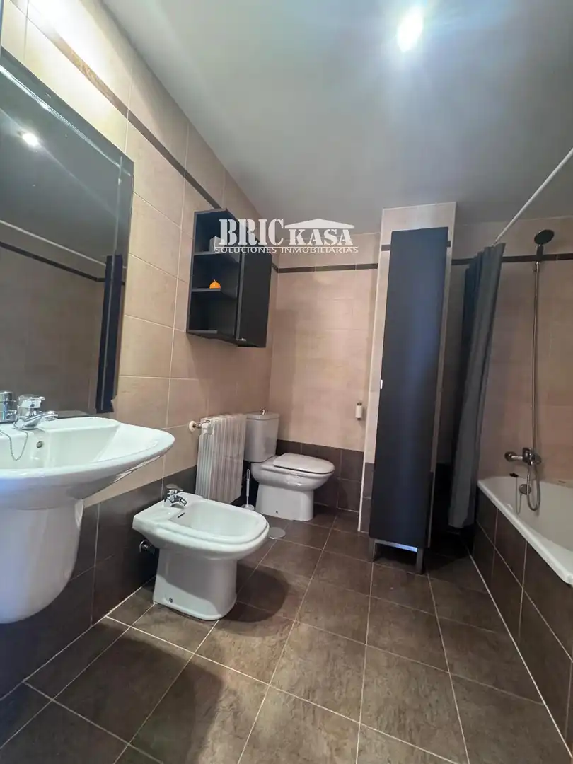 Bathroom of Flat for rent in Cáceres  with Air Conditioner, Heating and Terrace