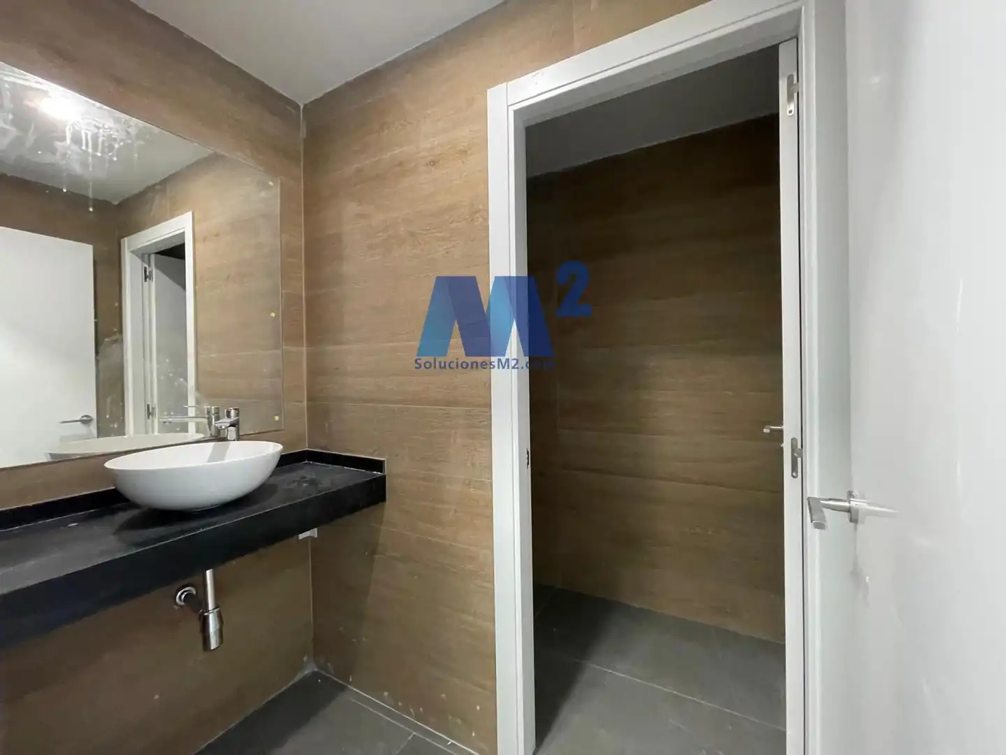 Badezimmer von Fabrikhallen zur Miete in Alcorcón