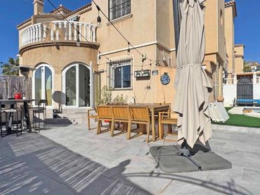 Casa rústica con balcón en venta en Orihuela Costa