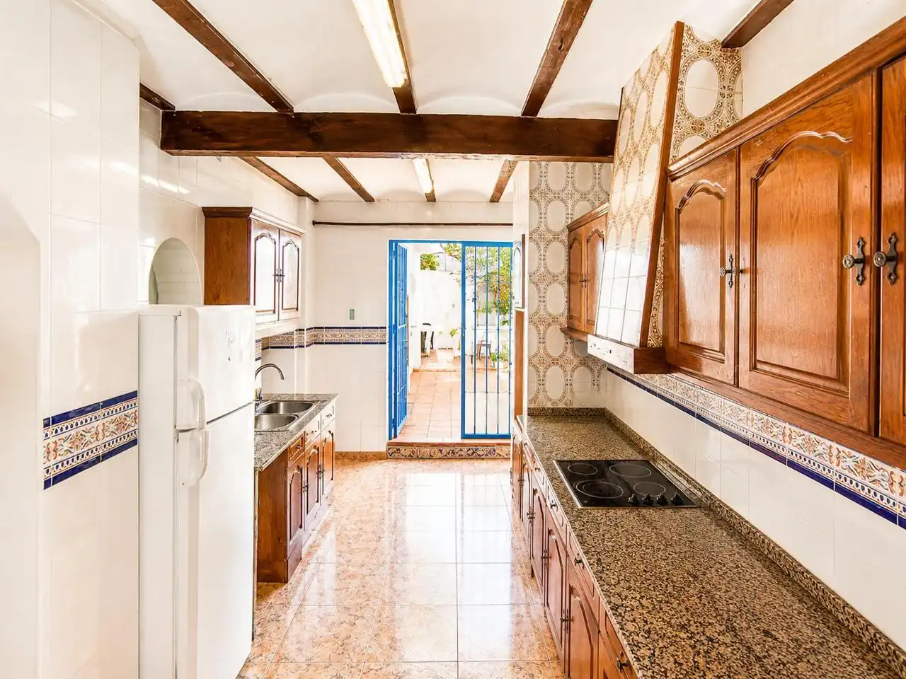 Cuina de Casa o xalet en venda en Oliva amb Jardí privat, Terrassa i Traster