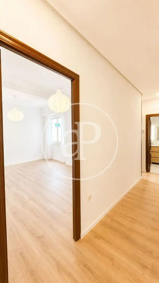 Flat for rent in Valencia  with Air Conditioner, Heating and Balcony