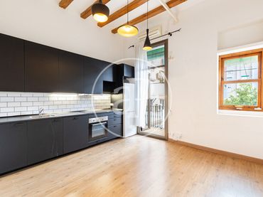 Flat with balcony for sale in Carrer del Parlament