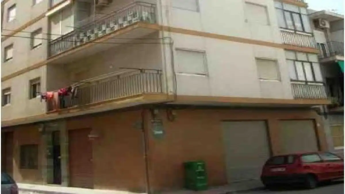 Vista exterior de Local en venta en Elda