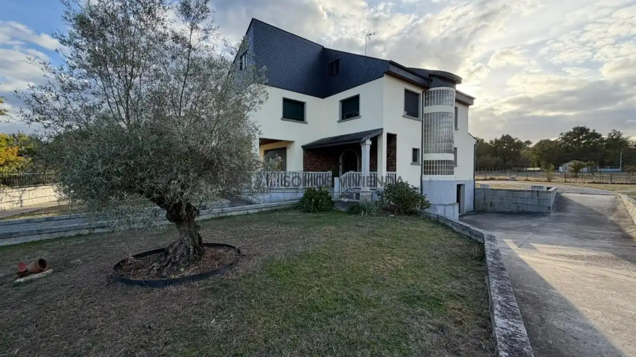 Exterior view of Houses for sale in San Cibrao das Viñas  with Heating, Private garden and Storage room