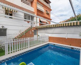 Piscina de Casa adosada en venda en Armilla amb Aire condicionat, Piscina i Balcó