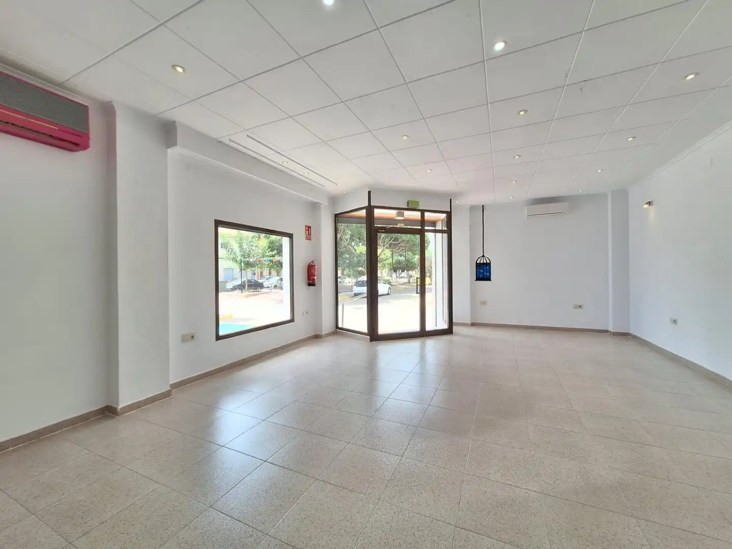 Business premises for sale in Calle MARIANO BENLLIURE