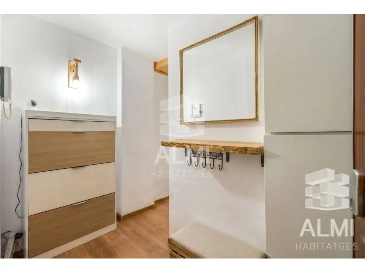 Wohnung zum Verkauf in Barcelona mit Klimaanlage, Parkett und Terrasse