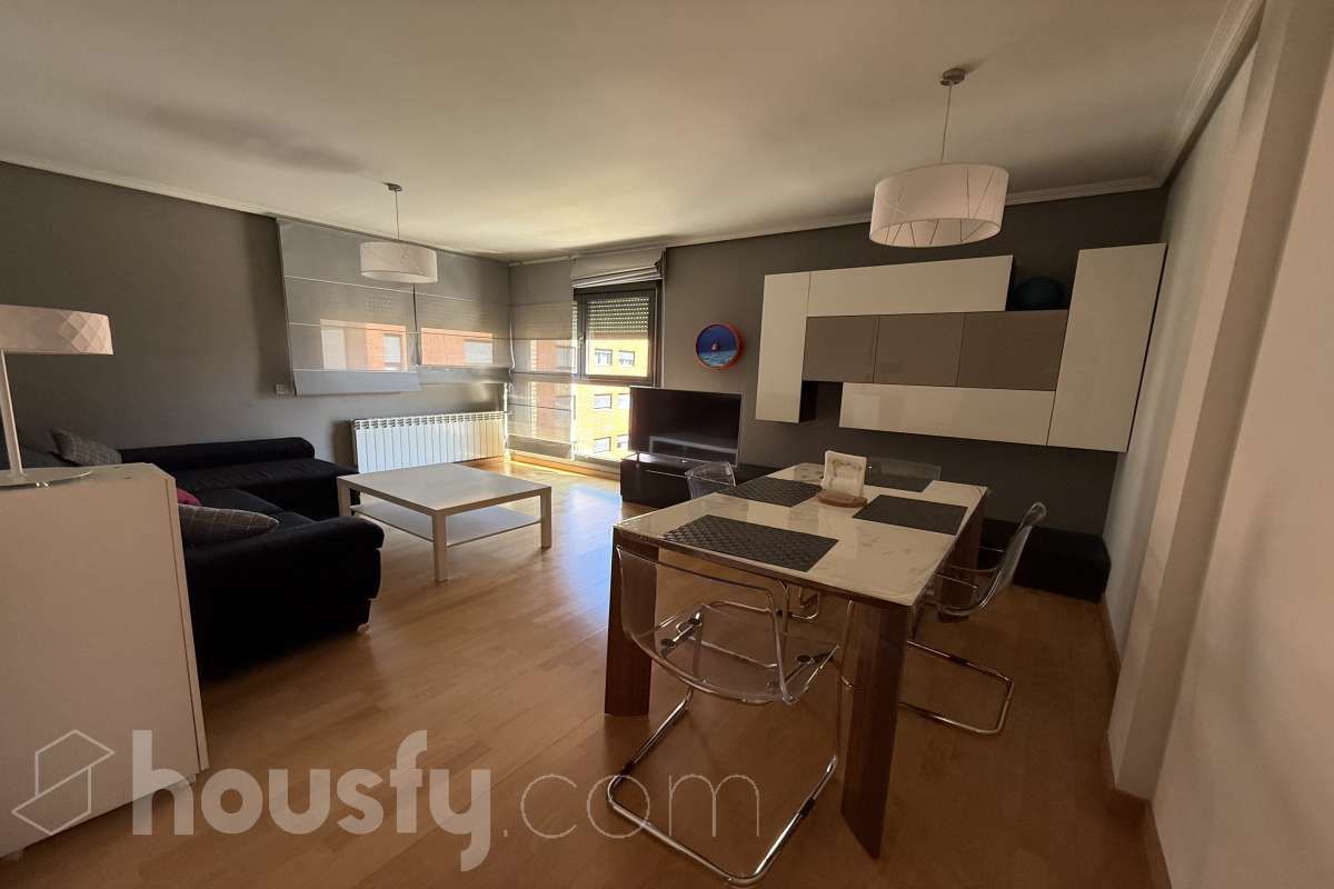 Sala d'estar de Pis de lloguer en San Sebastián de los Reyes amb Parquet, Moblat i Balcó