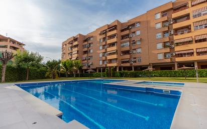 Swimming pool of Flat for sale in  Granada Capital  with Terrace and Community pool
