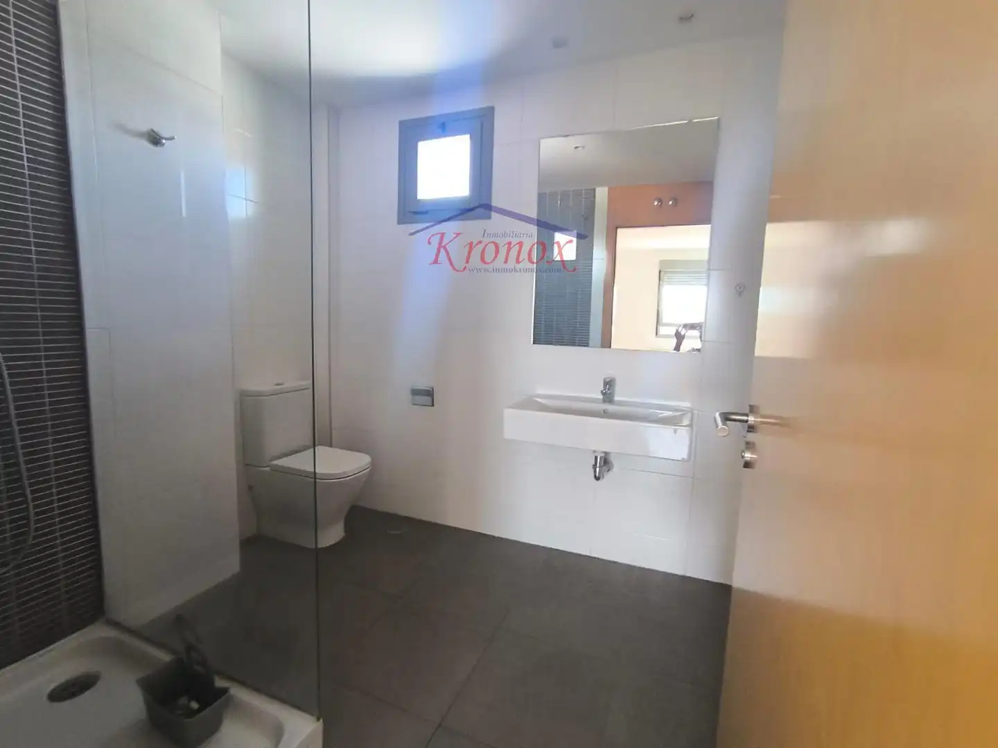 Baño de Ático en venta en Pinto con Calefacción, Terraza y Trastero