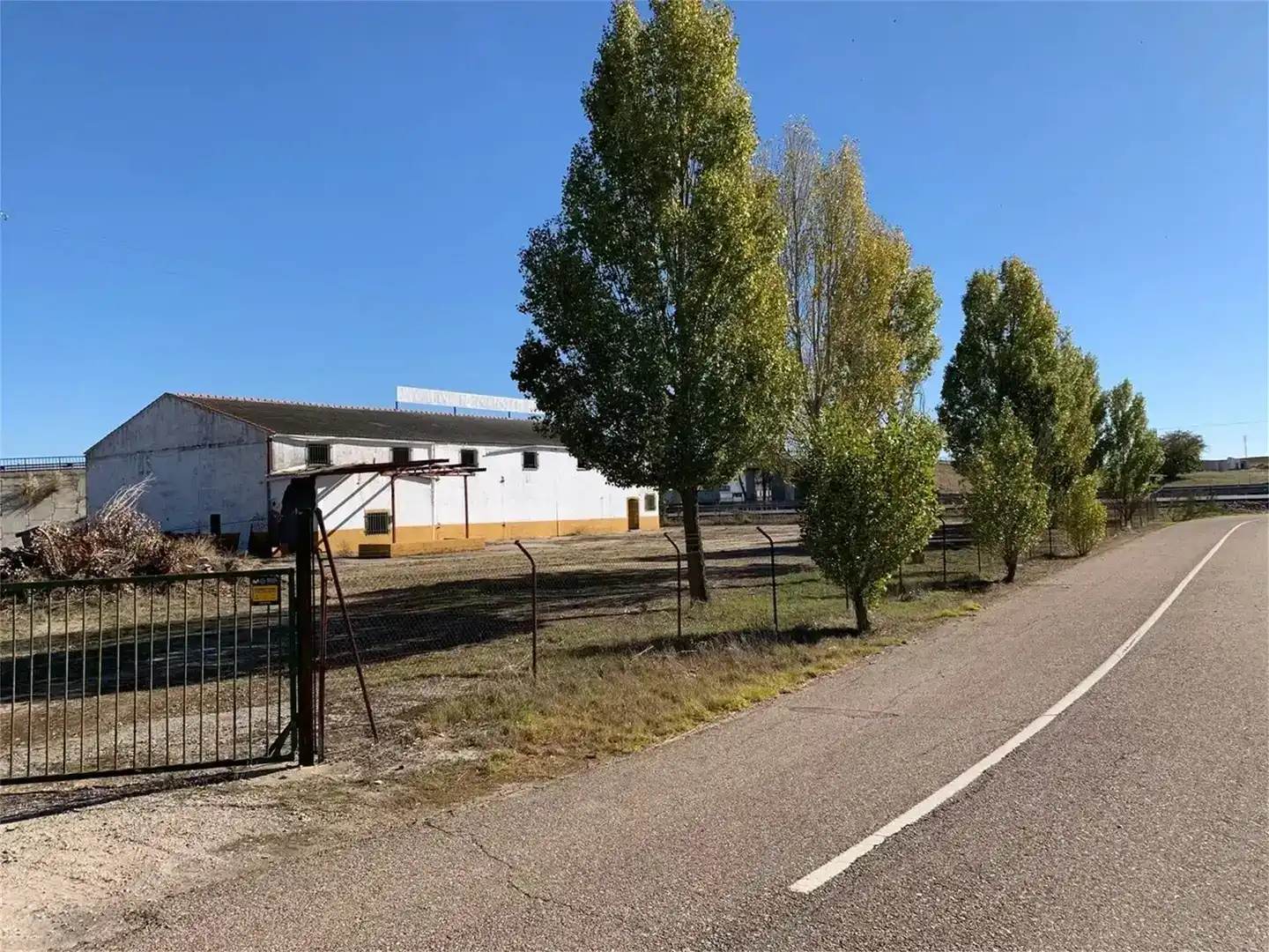 Vista exterior de Local en venta en Otero