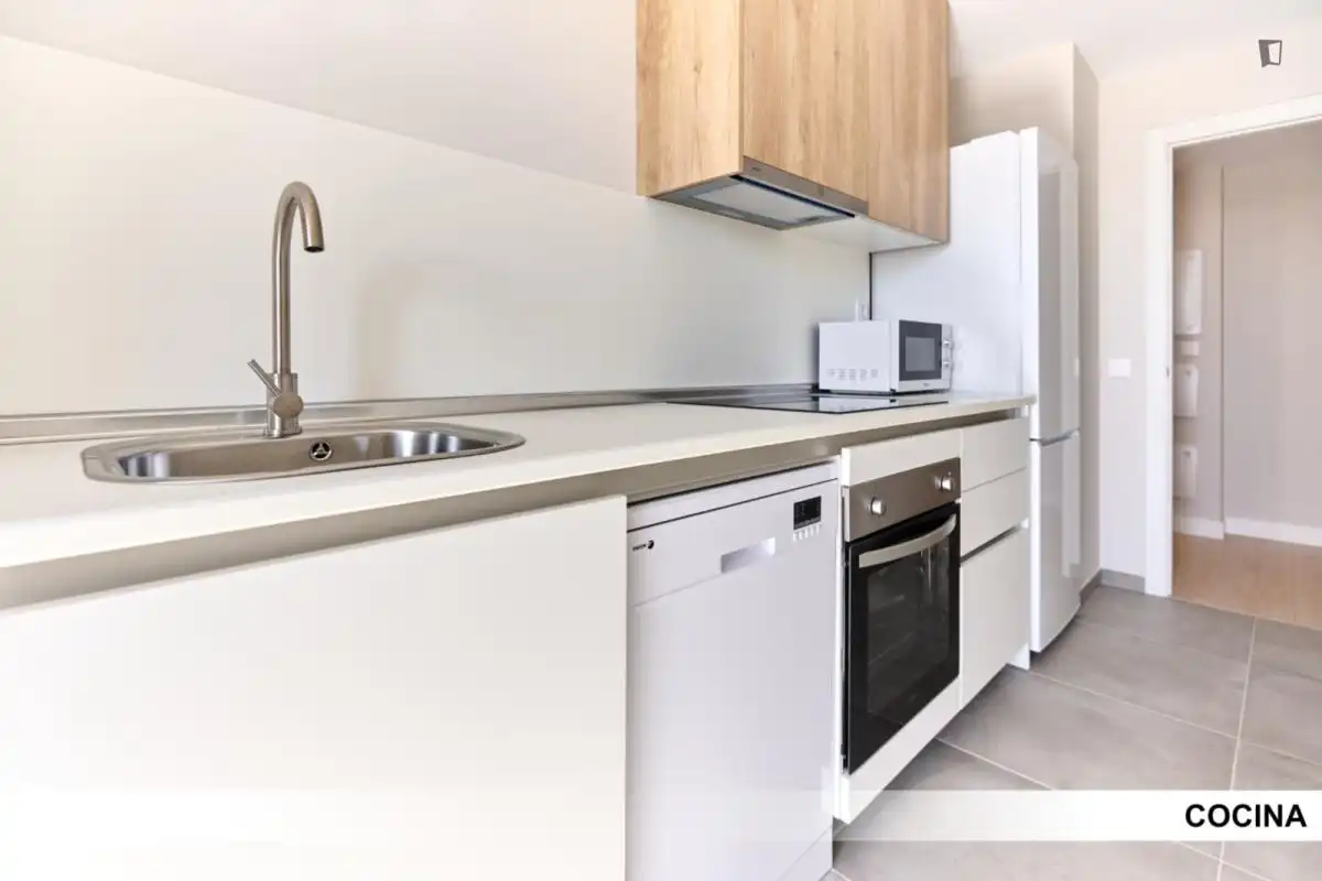 Cuina de Apartament per a compartir en Dos Hermanas amb Aire condicionat, Calefacció i Moblat