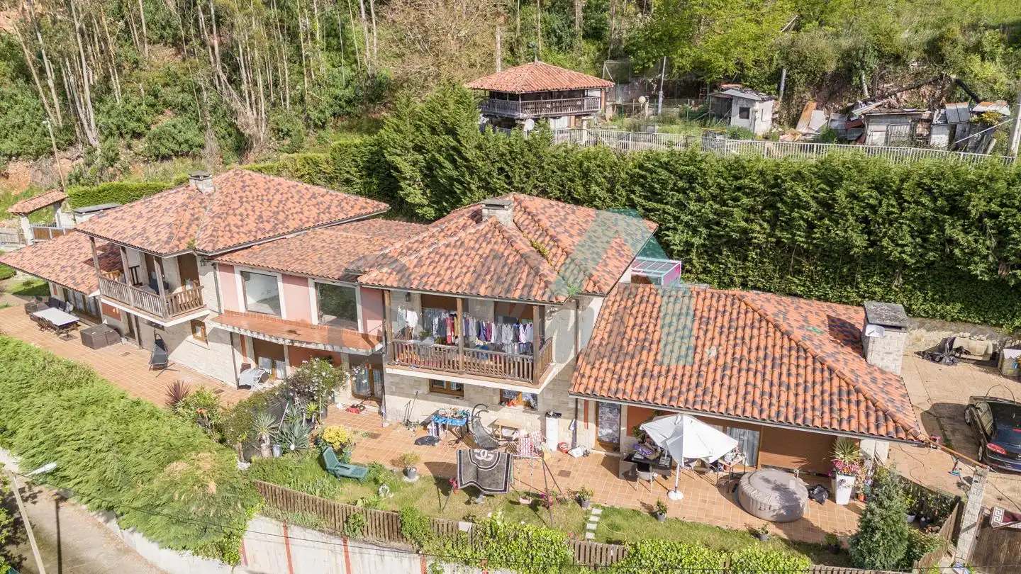Vista exterior de Casa o chalet en venta en Oviedo  con Calefacción, Jardín privado y Parquet