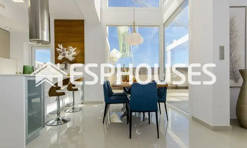 Chalet con terraza en venta en Ciudad Quesada, imagen 2