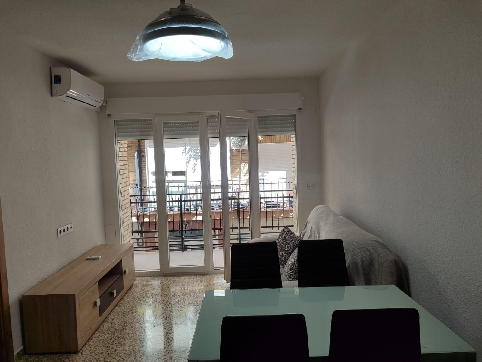Living room of Flat to rent in  Granada Capital  with Air Conditioner, Terrace and Balcony