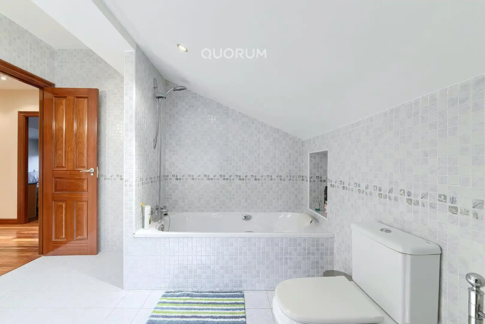 Badezimmer von Country house zum Verkauf in Bilbao  mit Heizung, Terrasse und Möbliert