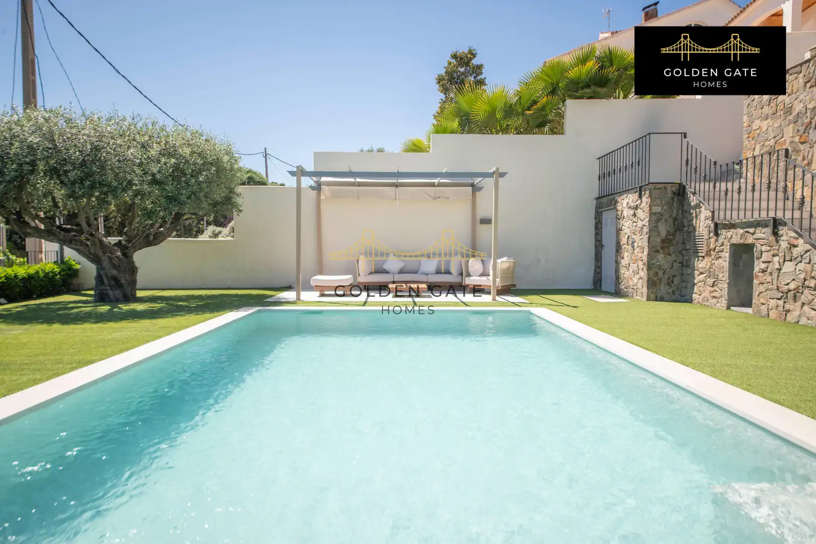 Piscina de Casa o xalet en venda en Badalona amb Aire condicionat, Calefacció i Jardí privat