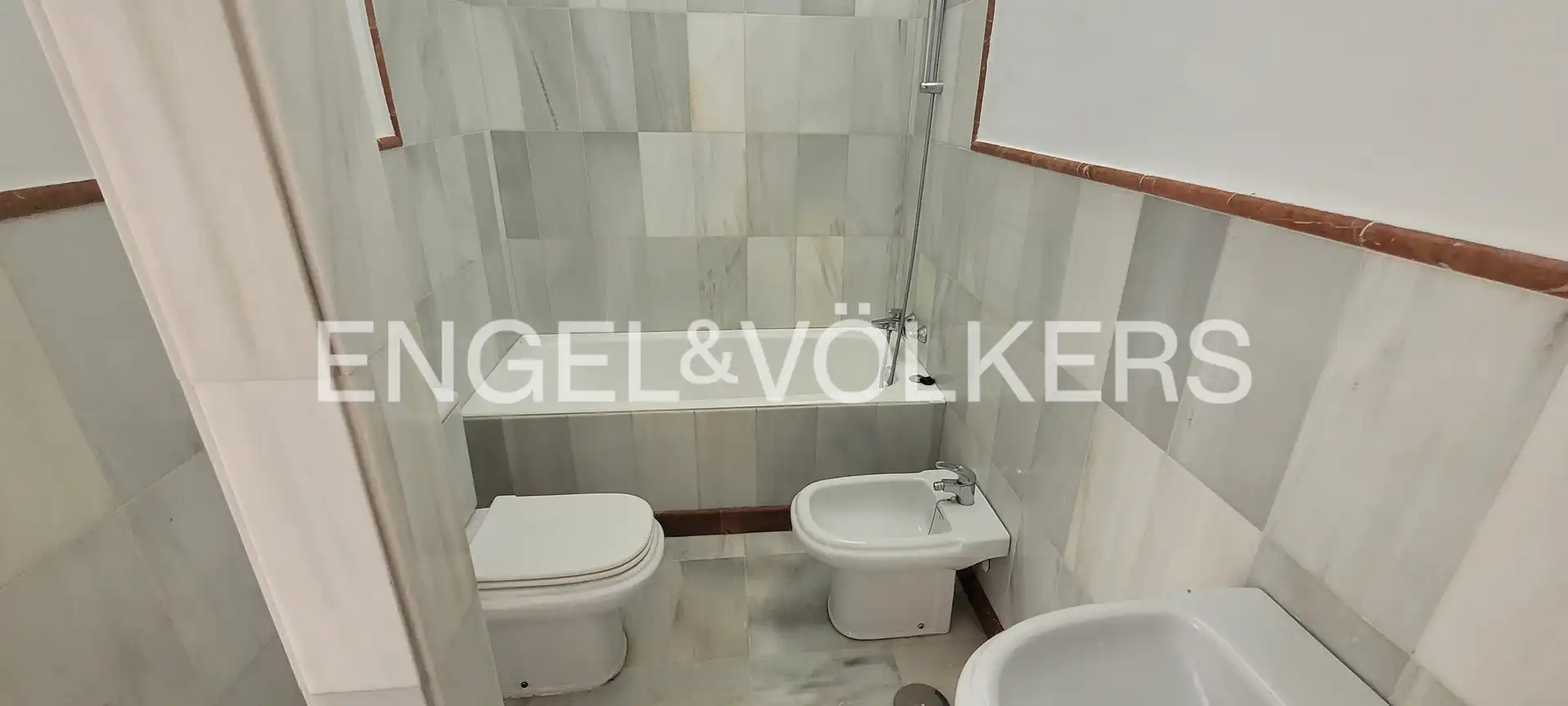 Badezimmer von Maisonette zur Miete in Sevilla mit Klimaanlage, Heizung und Balkon