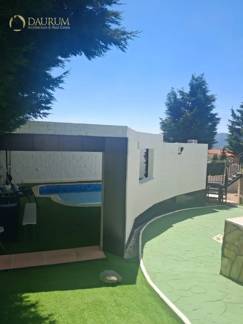 Piscina de Casa o chalet en venta en El Espinar con Aire acondicionado, Calefacción y Trastero