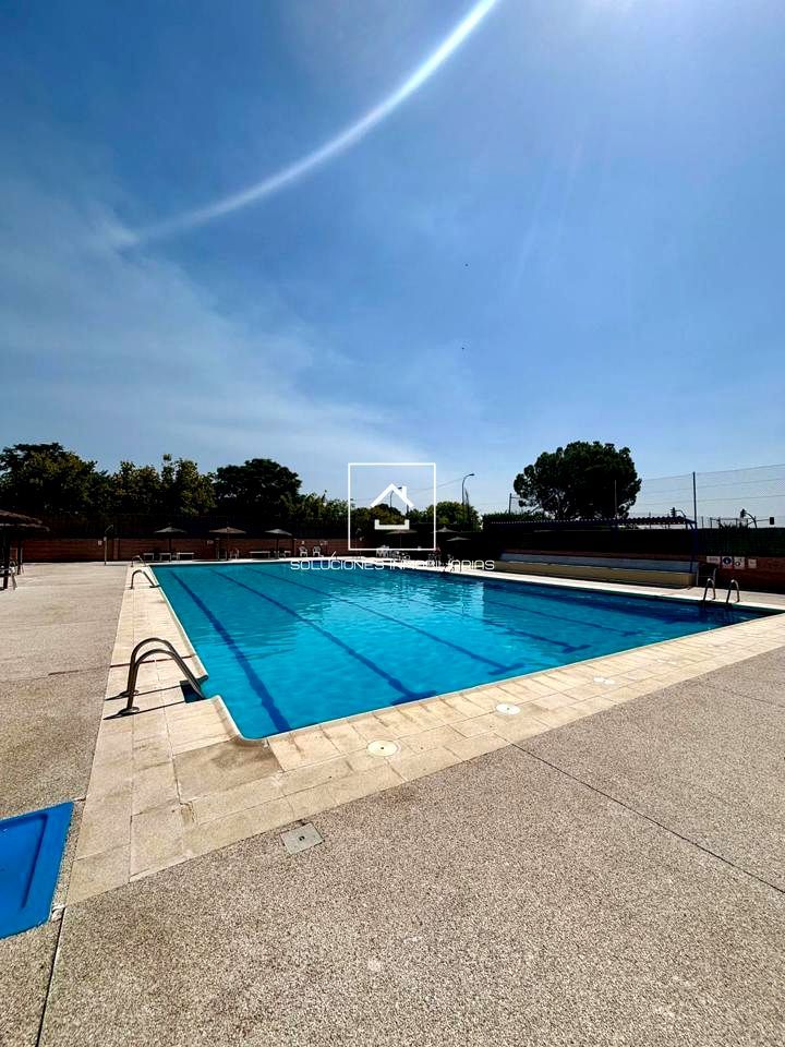 Swimming pool of House or chalet for sale in Getafe  with Air Conditioner, Private garden and Terrace