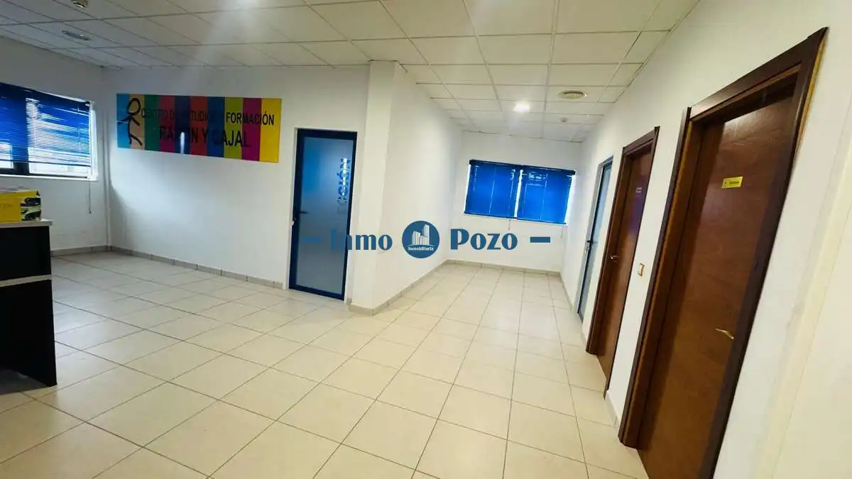 Büro zum Verkauf in Almendralejo