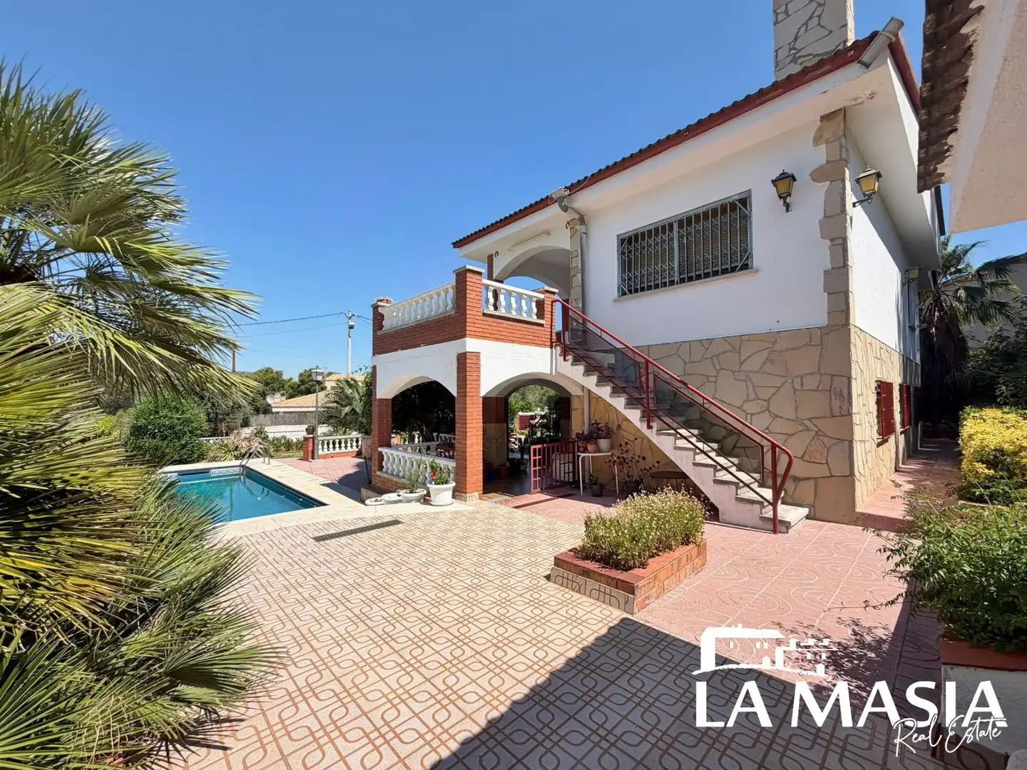Vista exterior de Casa o xalet en venda en Olivella amb Calefacció, Jardí privat i Terrassa