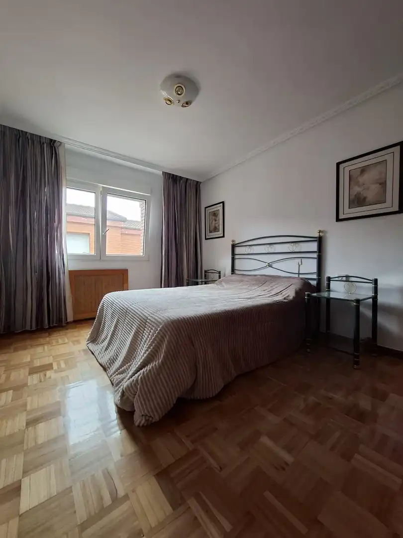 Schlafzimmer von Wohnung zur Miete in Gijón  mit Heizung und Parkett