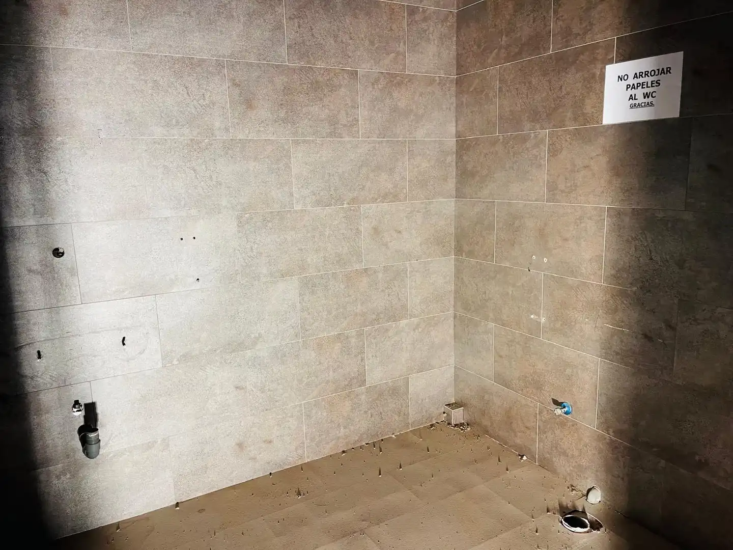 Bathroom of Commercial properties for rent in Antequera  with Air Conditioner