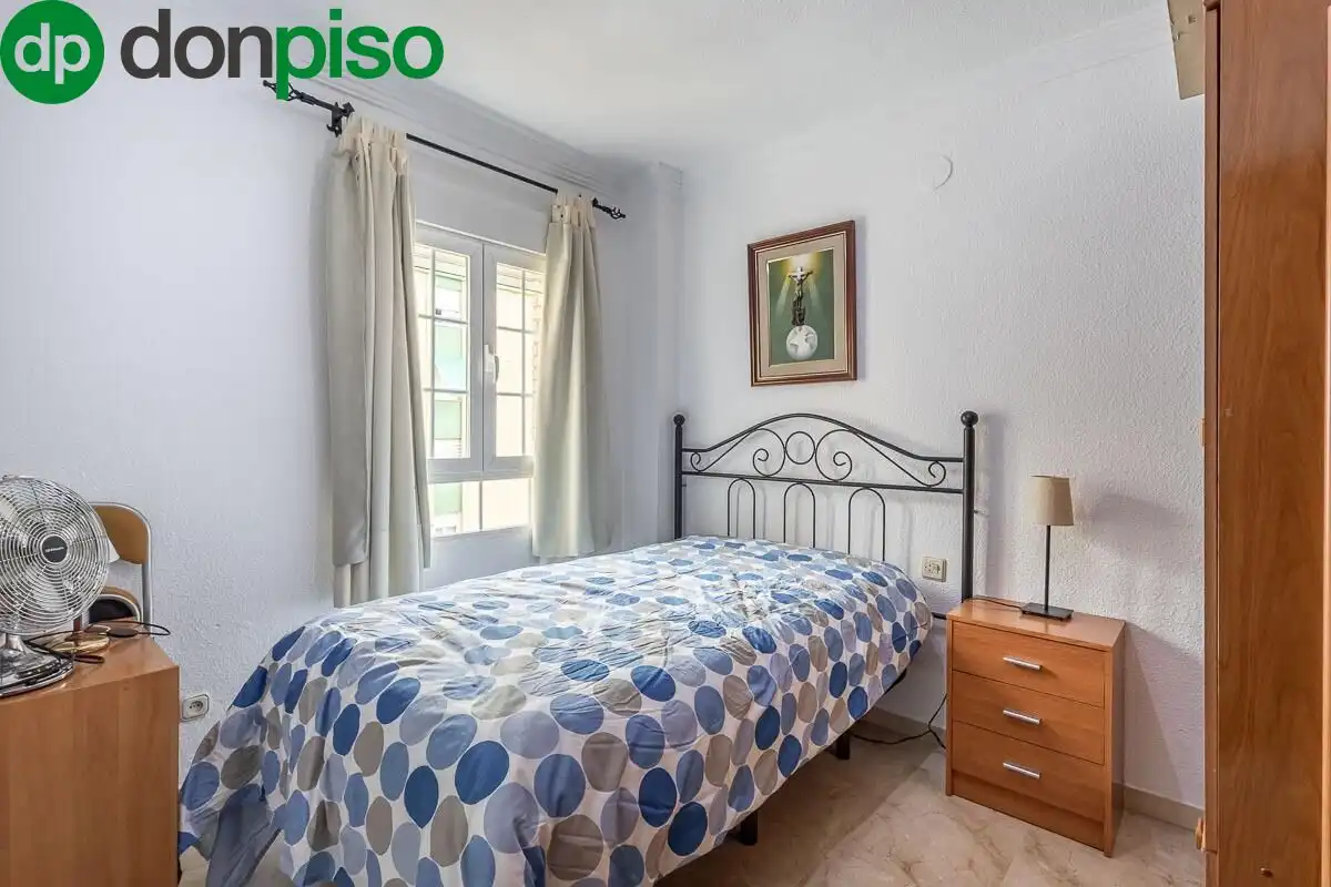 Bedroom of Flat for sale in Granada