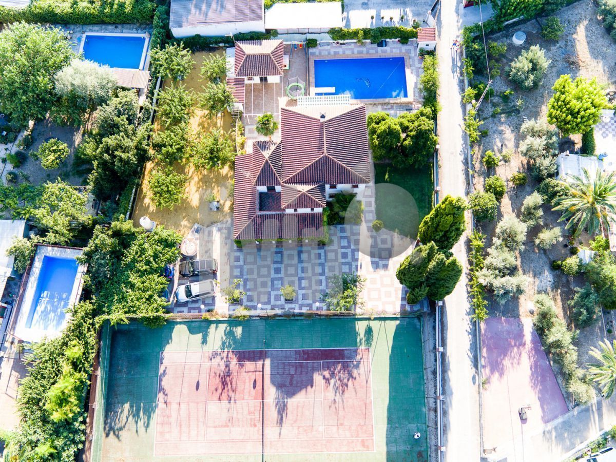Vista exterior de Casa o xalet en venda en  Jaén Capital amb Aire condicionat, Jardí privat i Terrassa