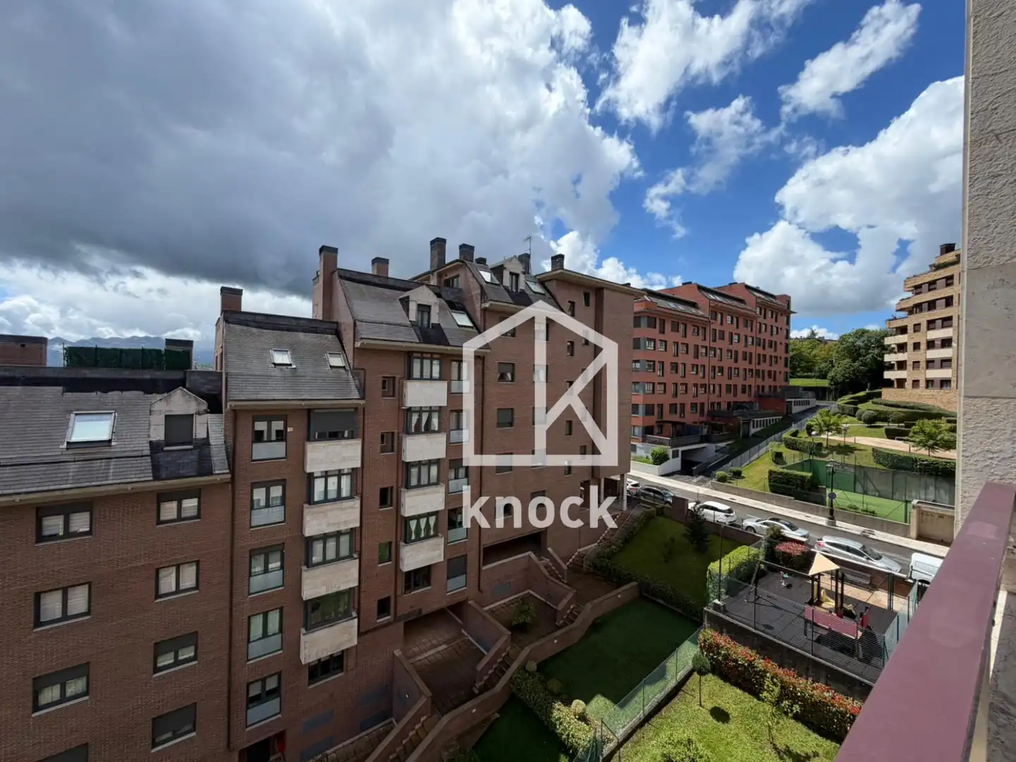 Vista exterior de Piso en venta en Oviedo  con Calefacción, Jardín privado y Trastero