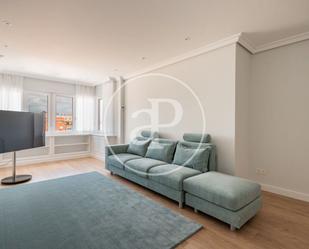 Living room of Flat to rent in  Madrid Capital  with Air Conditioner, Heating and Storage room