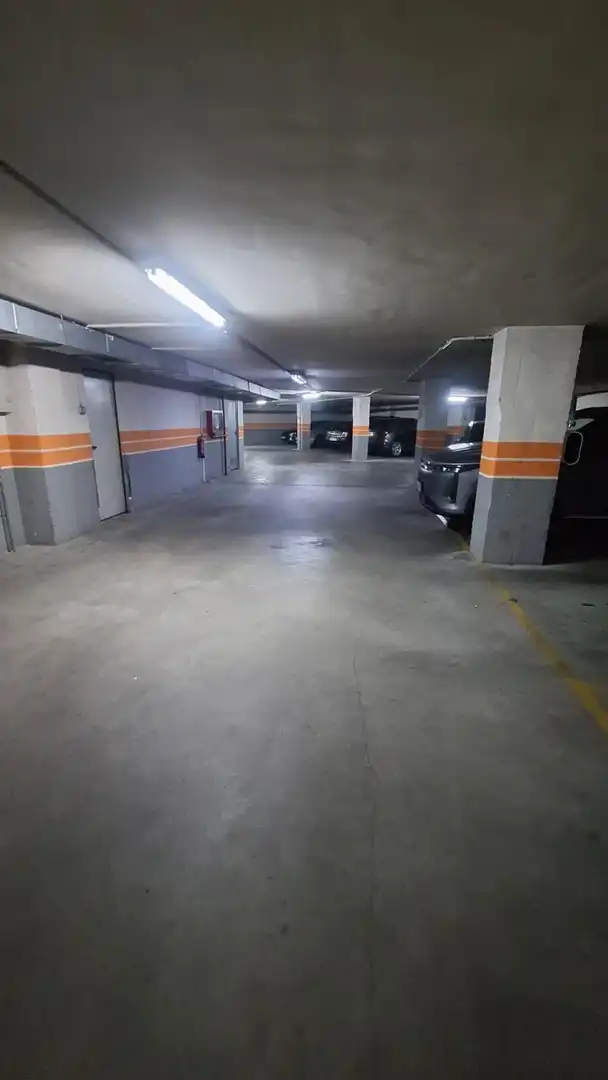 Parking de Piso en venta en Ponferrada con Calefacción, Parquet y Trastero