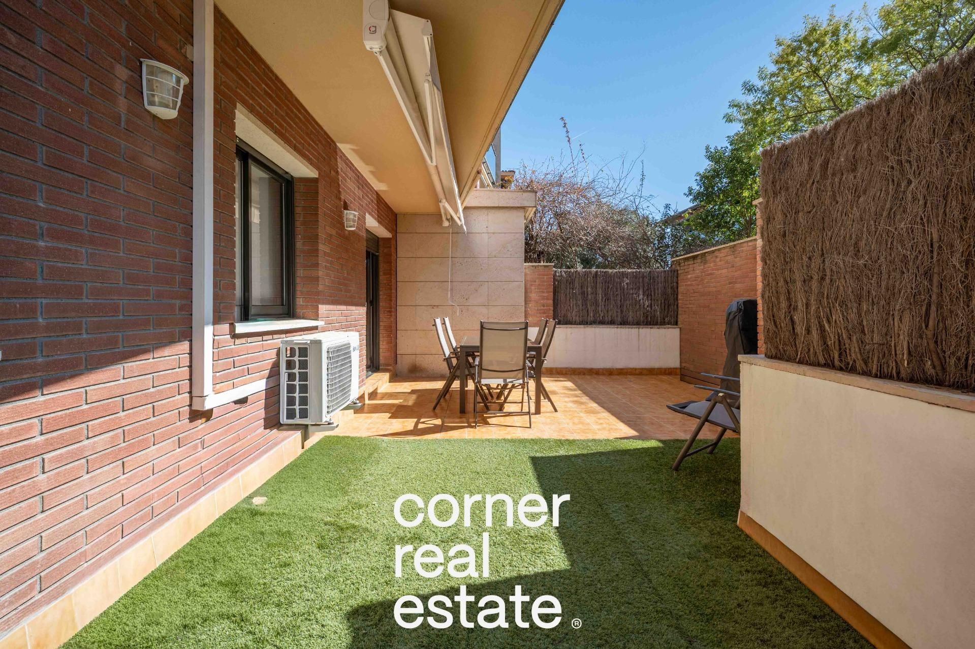 Vista exterior de Planta baixa en venda en Sant Cugat del Vallès amb Parquet, Terrassa i Traster