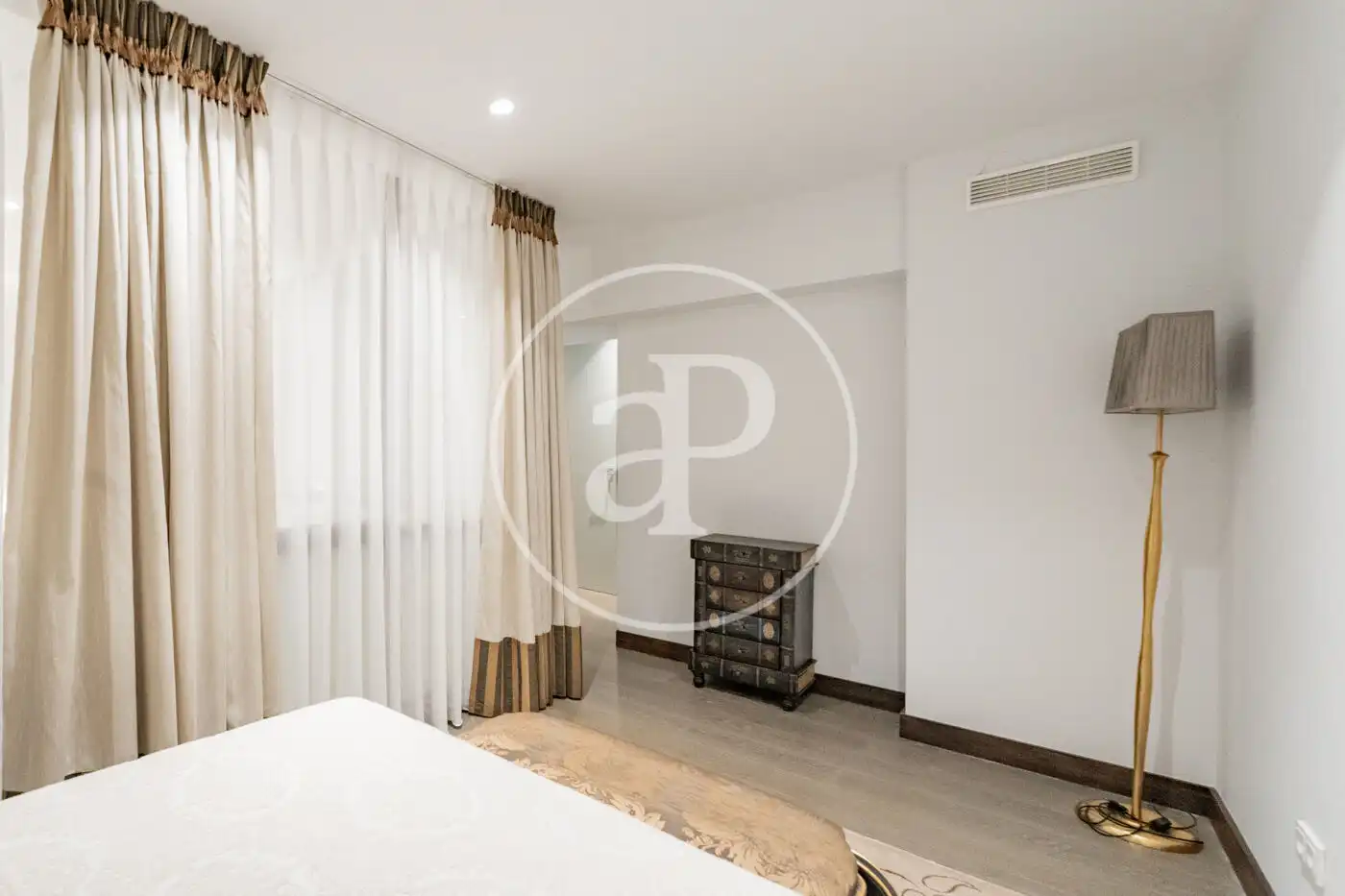 Habitación de Piso en venta en Madrid con Aire acondicionado, Calefacción y Jardín privado