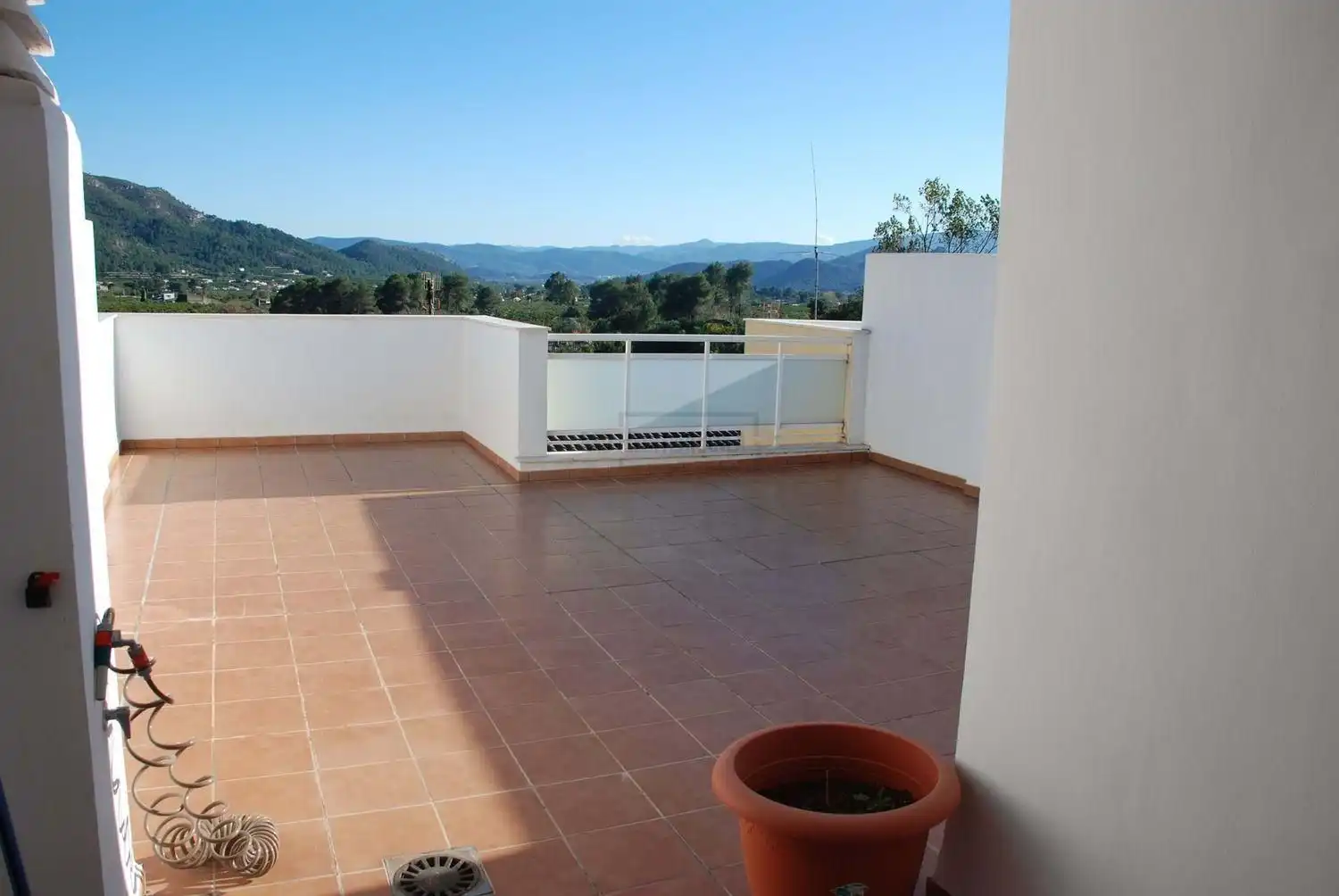Terrasse von Einfamilien-Reihenhaus zum Verkauf in Gandia mit Klimaanlage, Terrasse und Abstellraum