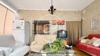 Sala d'estar de Casa o xalet en venda en Sagunto / Sagunt amb Calefacció, Jardí privat i Terrassa