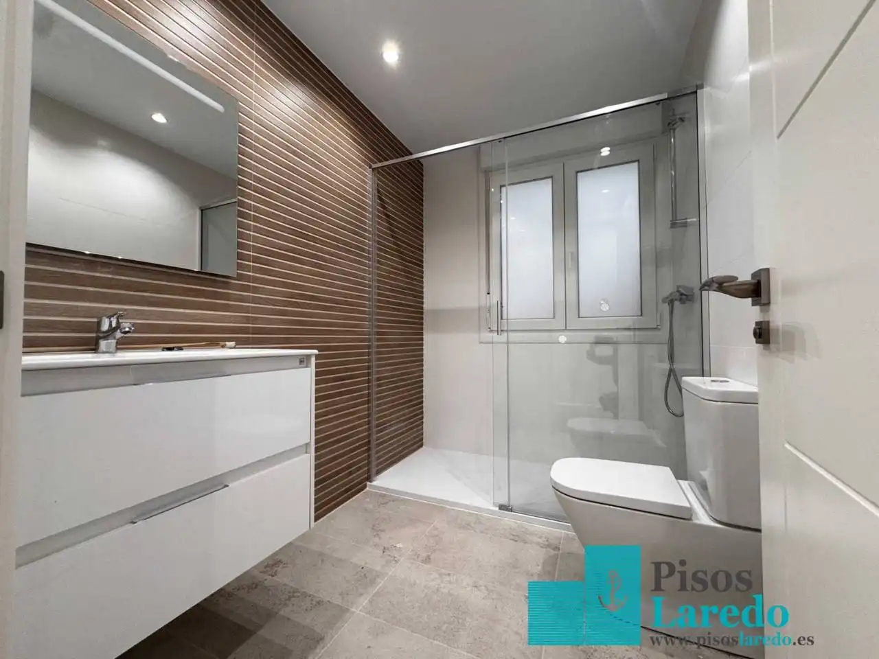 Badezimmer von Wohnung zum Verkauf in Laredo mit Heizung